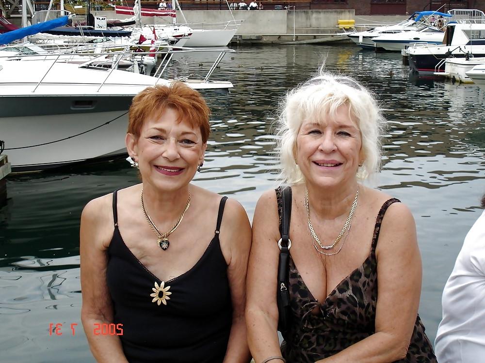 25P Mature Amateur Ladies