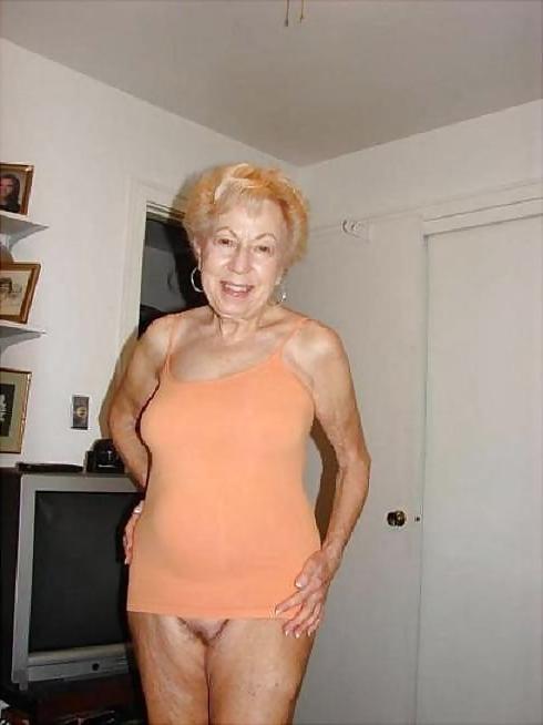 25P Mature Amateur Ladies