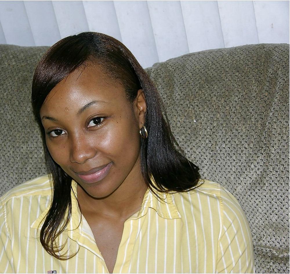 9P PRETTY EBONY AMATEUR (NO MAKE-UP NEEDED)