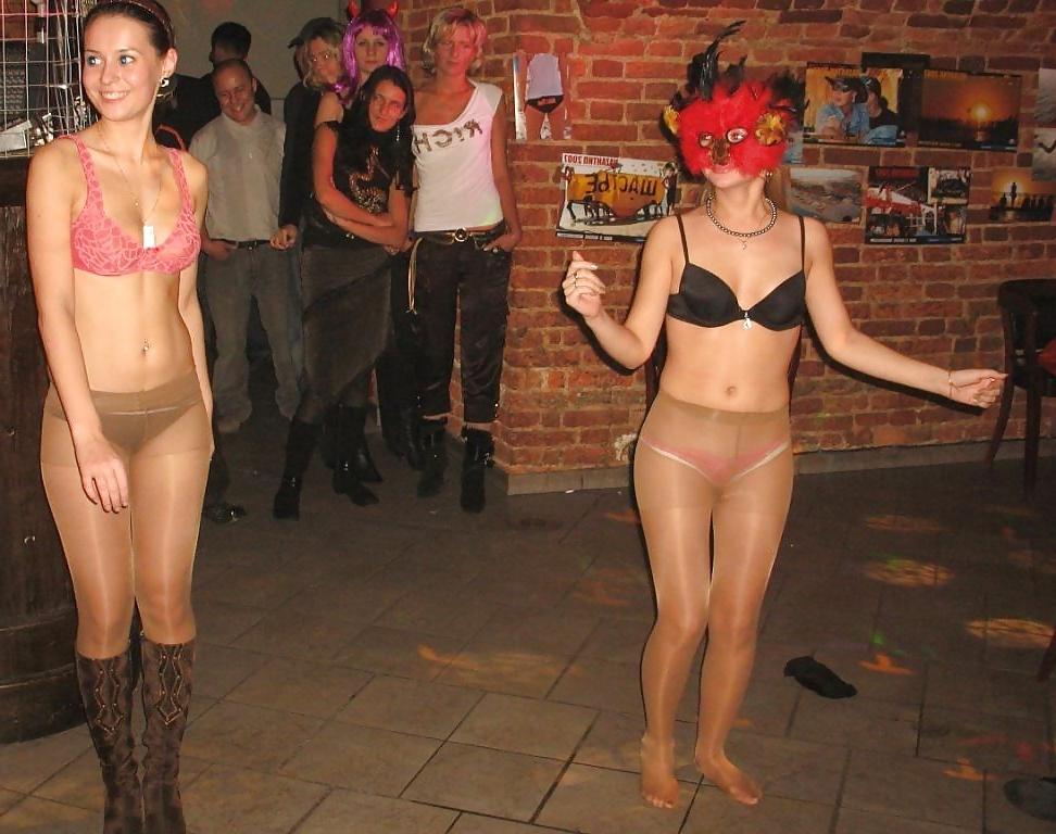 25P Amateur babes wearing pantyhose.6