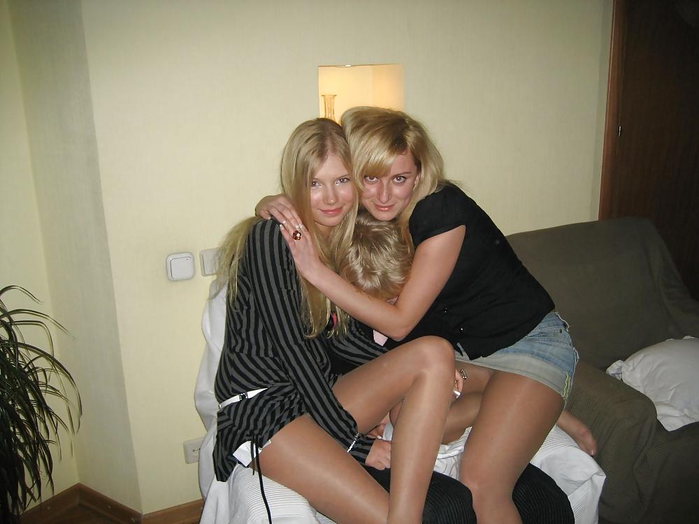 25P Amateur babes wearing pantyhose.6