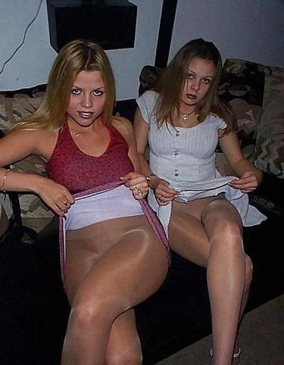 25P Amateur babes wearing pantyhose.6