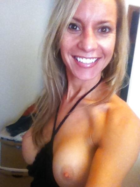 25P Selfie Amateur MILFs and Mature - vol 14!