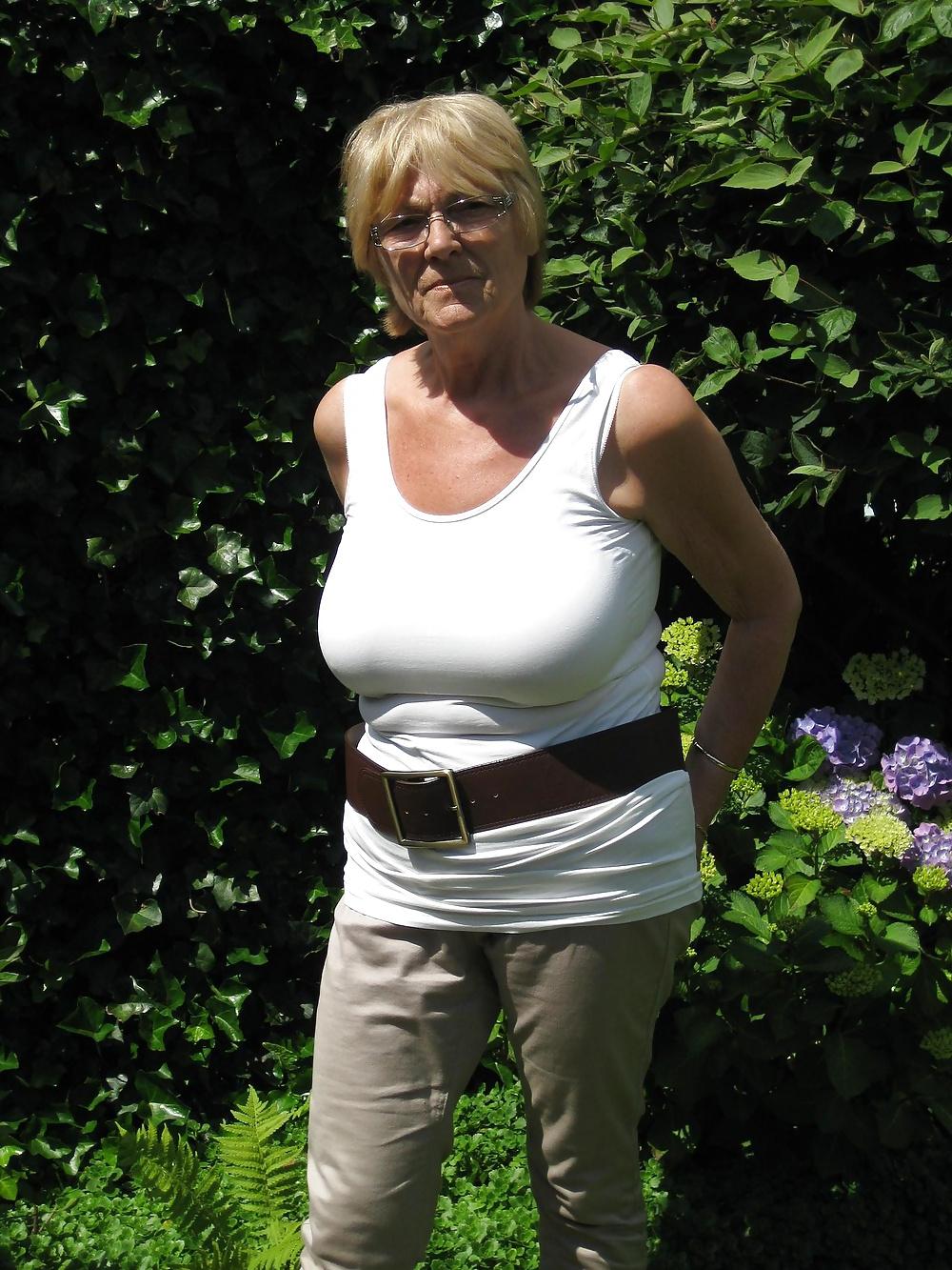 10P Alluring Granny!