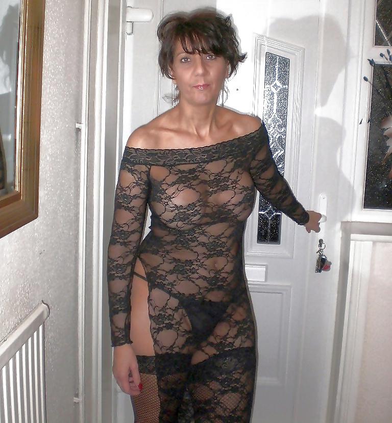 21P Only the best amateur mature ladies.24