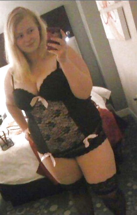 23P Selfie Amateur MILFs and Mature - vol 22!