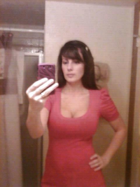 23P Selfie Amateur MILFs and Mature - vol 22!