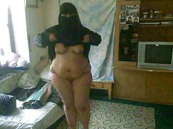 24P ARAB AMATEUR MUSLIM BEURETTE HIJAB BNAT BIG ASS vol.12