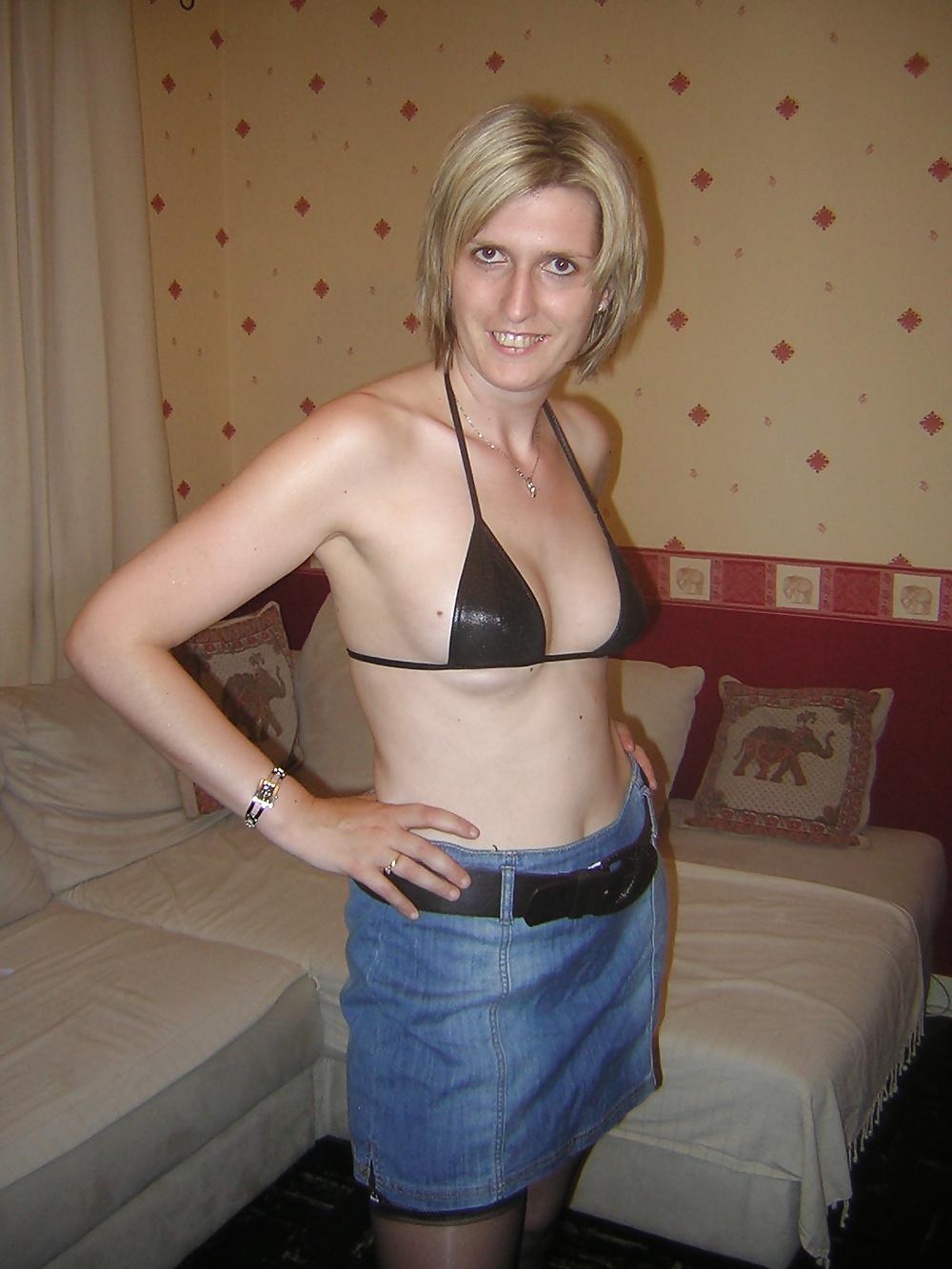 25P Aline French amateur in various underwear