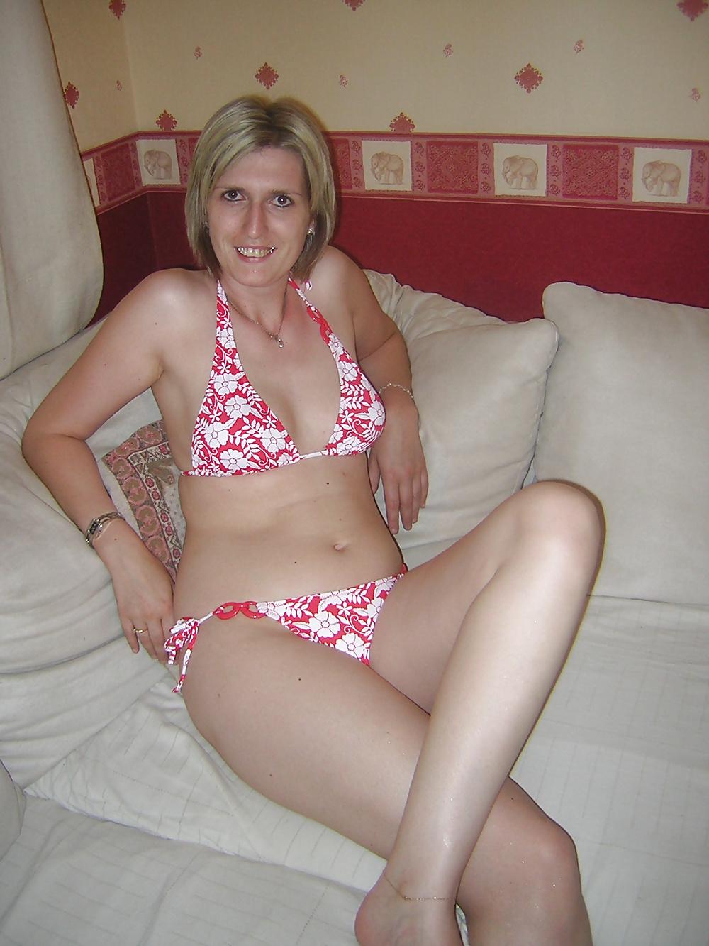 25P Aline French amateur in various underwear