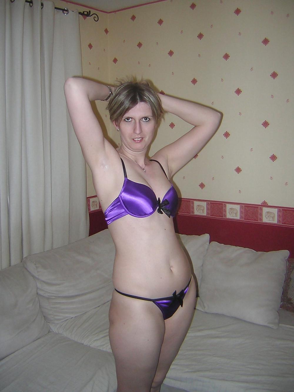 25P Aline French amateur in various underwear
