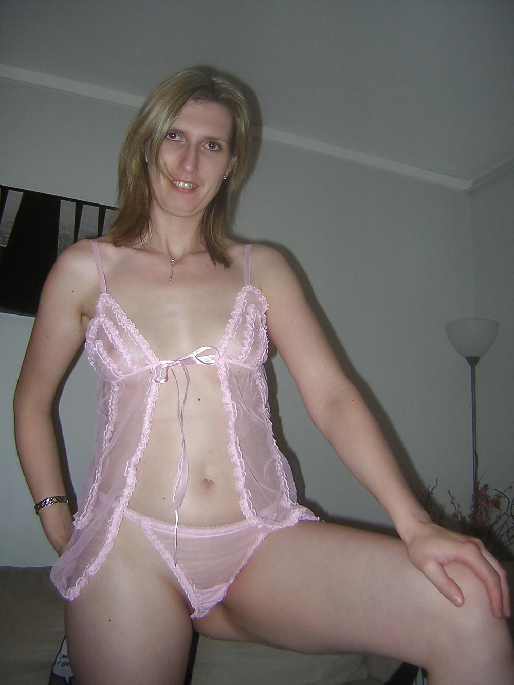 25P Aline French amateur in various underwear