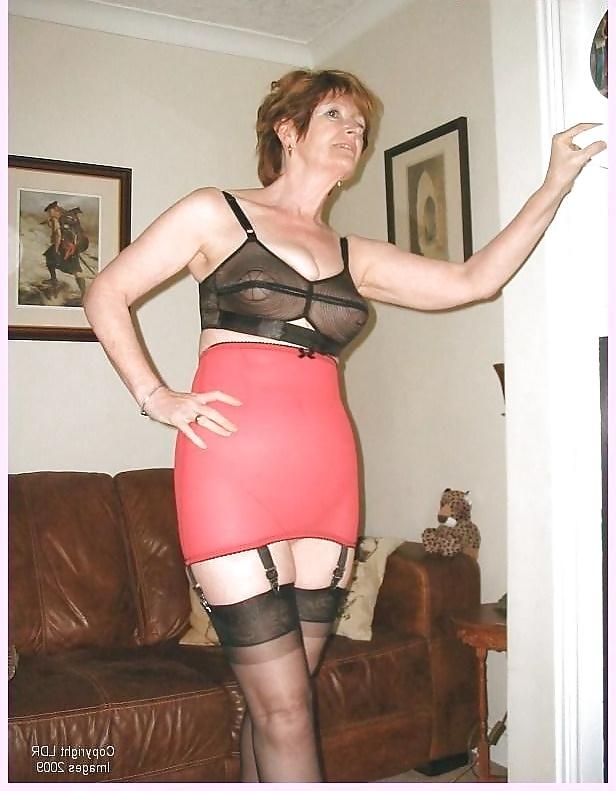 25P Only the best amateur mature ladies.28