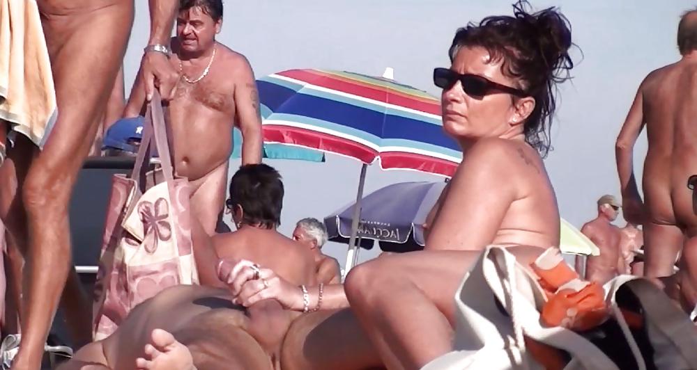 25P More Fun In The Sun - Amateur Public Sex 5