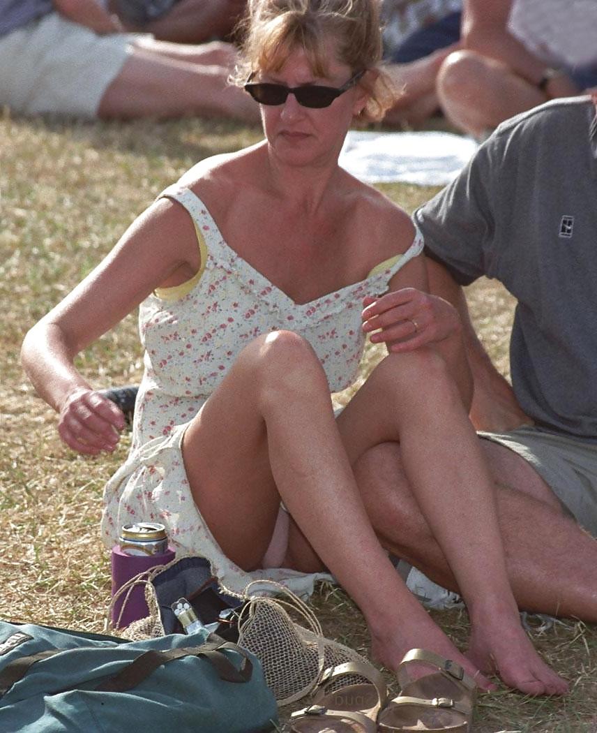 25P Amateur matures pokies,downblouse and upskirt 2.