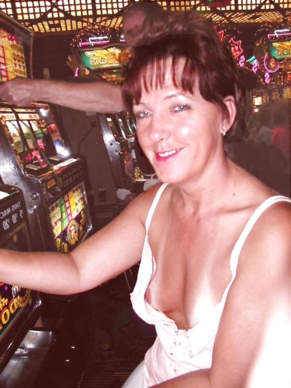 25P Amateur matures pokies,downblouse and upskirt 2.