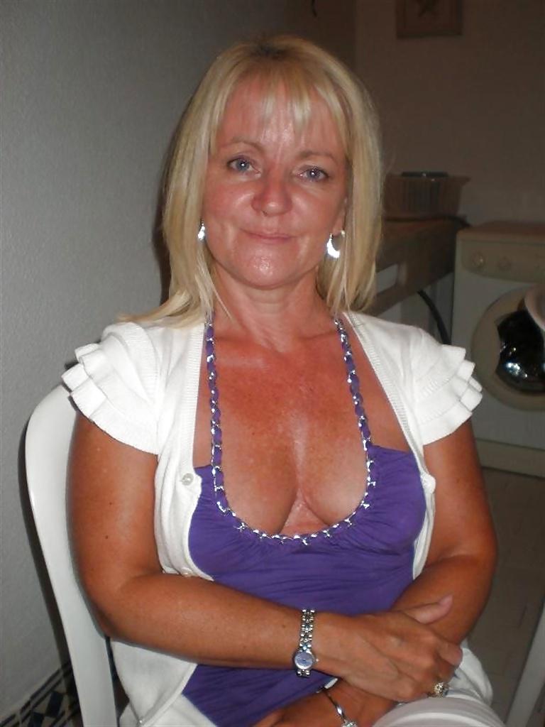 9P Alluring Granny!