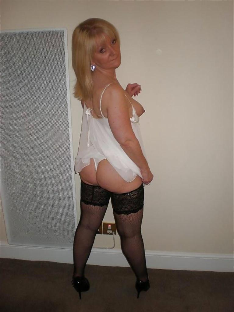 9P Alluring Granny!