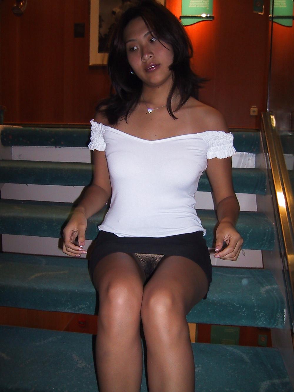 25P Amateur Girls with hairy pussies
