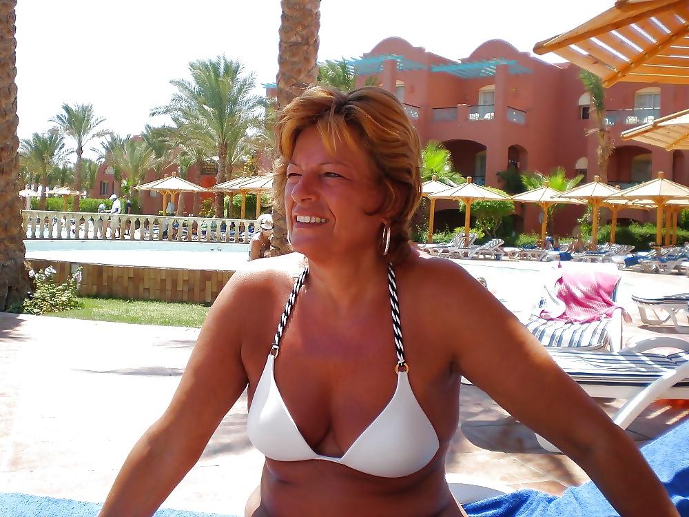 25P Only the best amateur mature ladies 31.