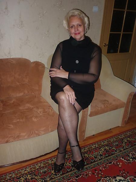 24P Russian mature woman, legs in stockings! Amateur!