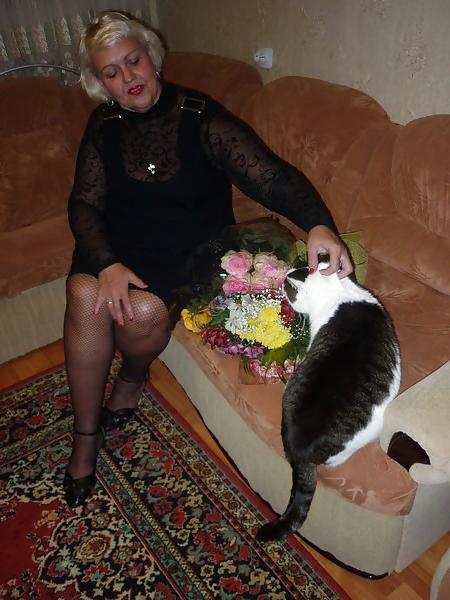 24P Russian mature woman, legs in stockings! Amateur!