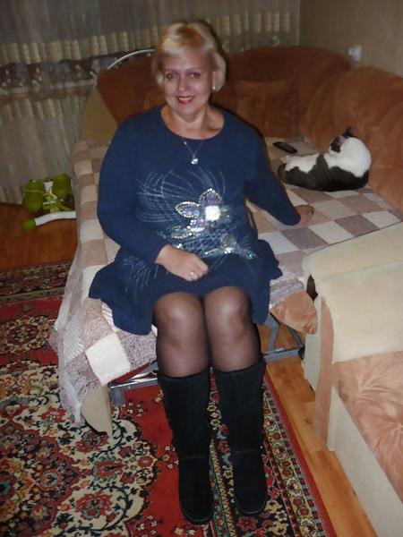 24P Russian mature woman, legs in stockings! Amateur!