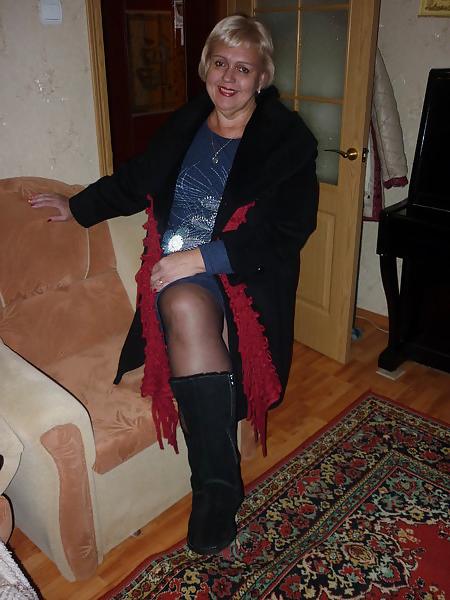 24P Russian mature woman, legs in stockings! Amateur!