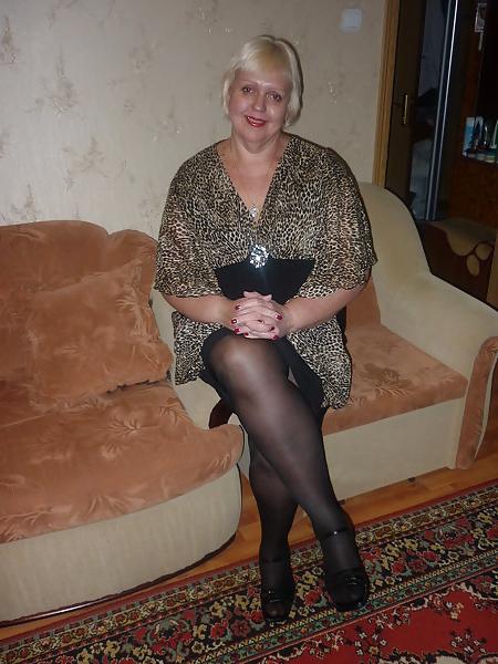 24P Russian mature woman, legs in stockings! Amateur!