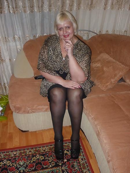 24P Russian mature woman, legs in stockings! Amateur!