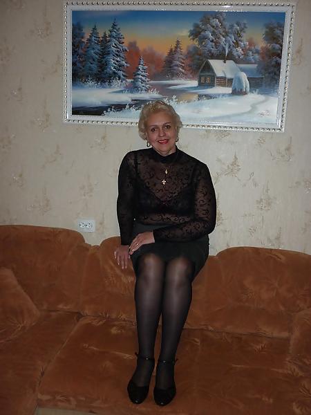 24P Russian mature woman, legs in stockings! Amateur!