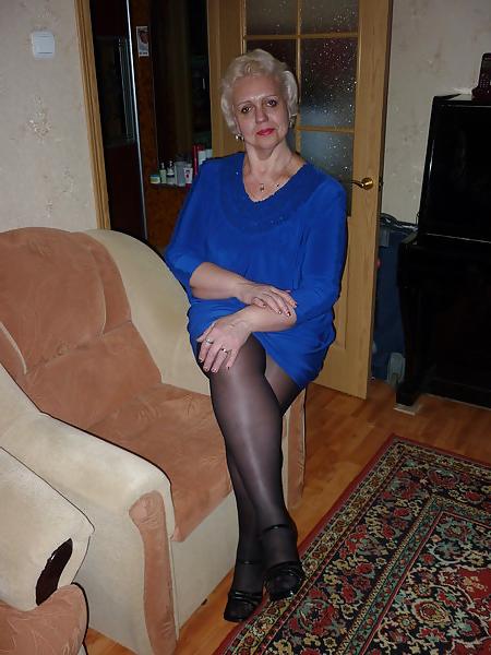 24P Russian mature woman, legs in stockings! Amateur!