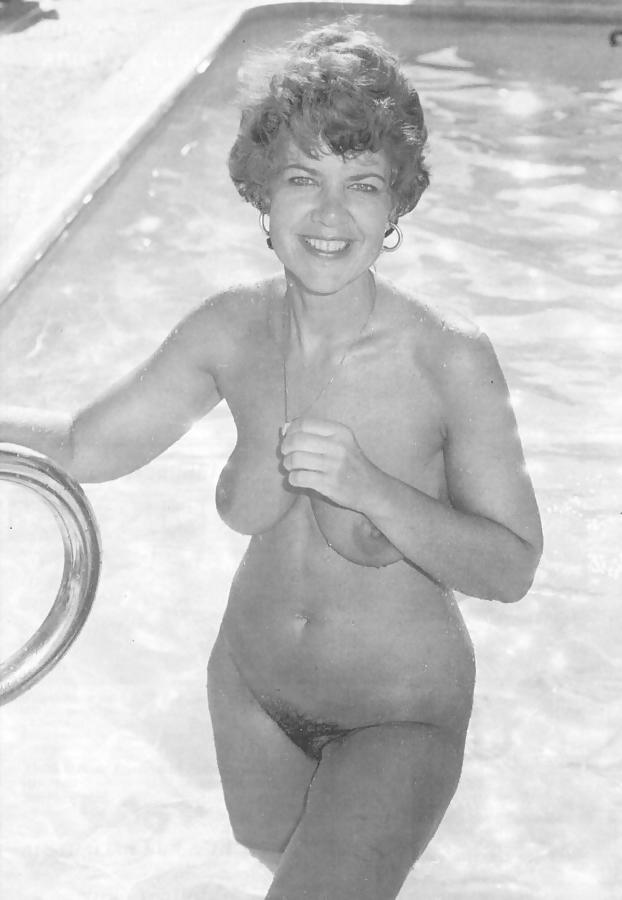 25P Amateur mature vintage ladies 1.