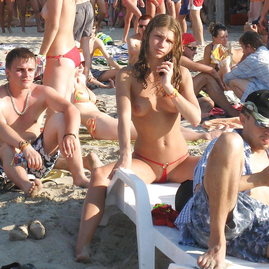 20P Amateur Beach Babes