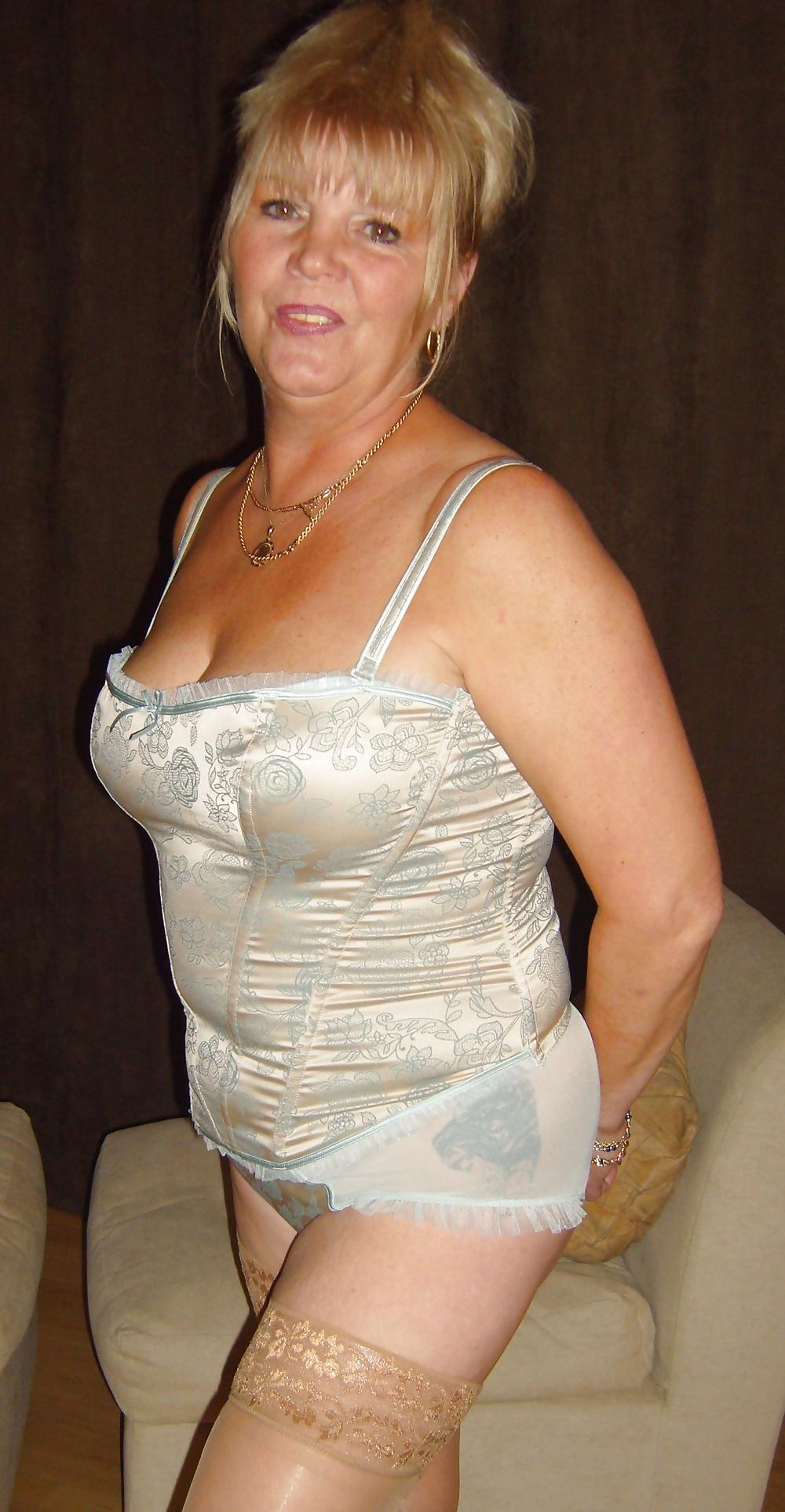 25P Alluring Granny!