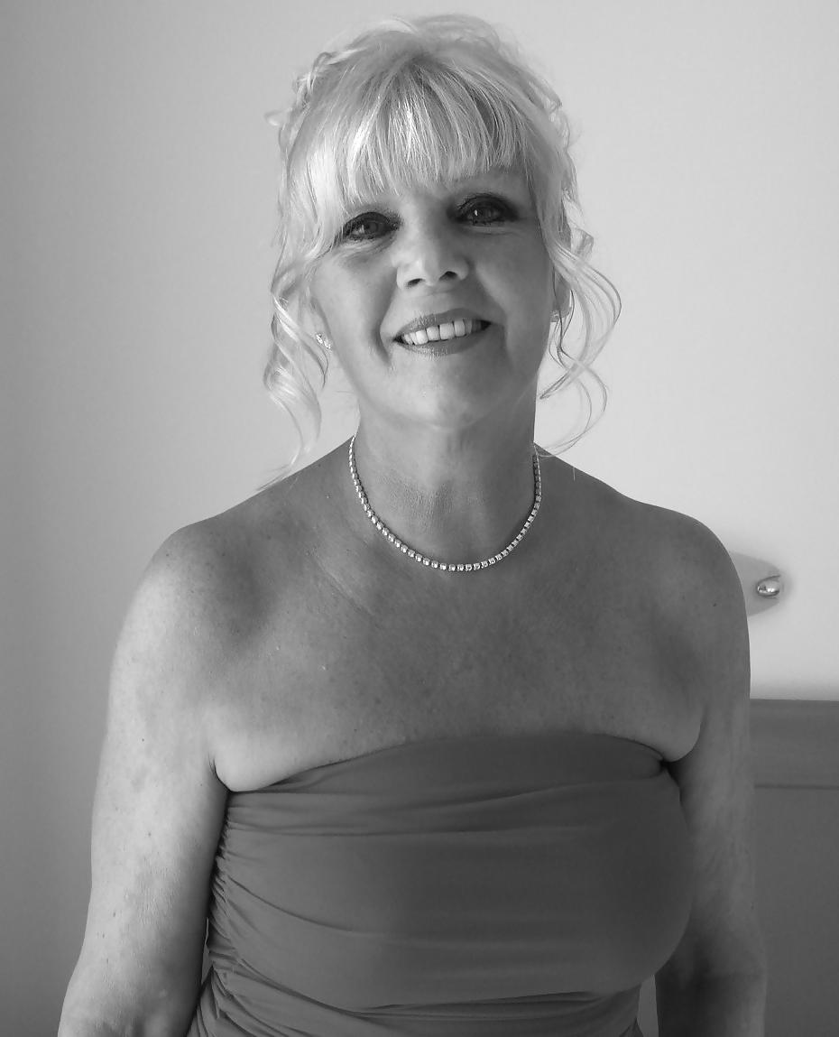 25P Alluring Granny!