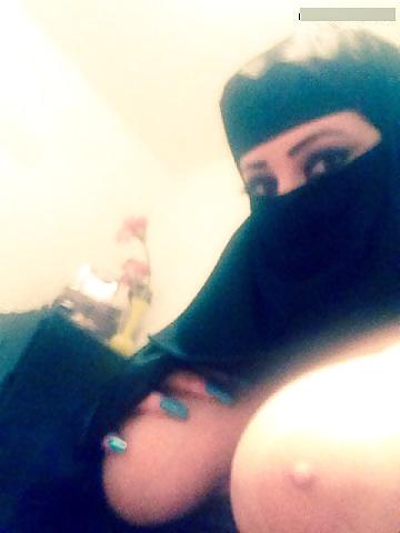 23P ARAB AMATEUR MUSLIM BEURETTE HIJAB BNAT BIG ASS vol.14