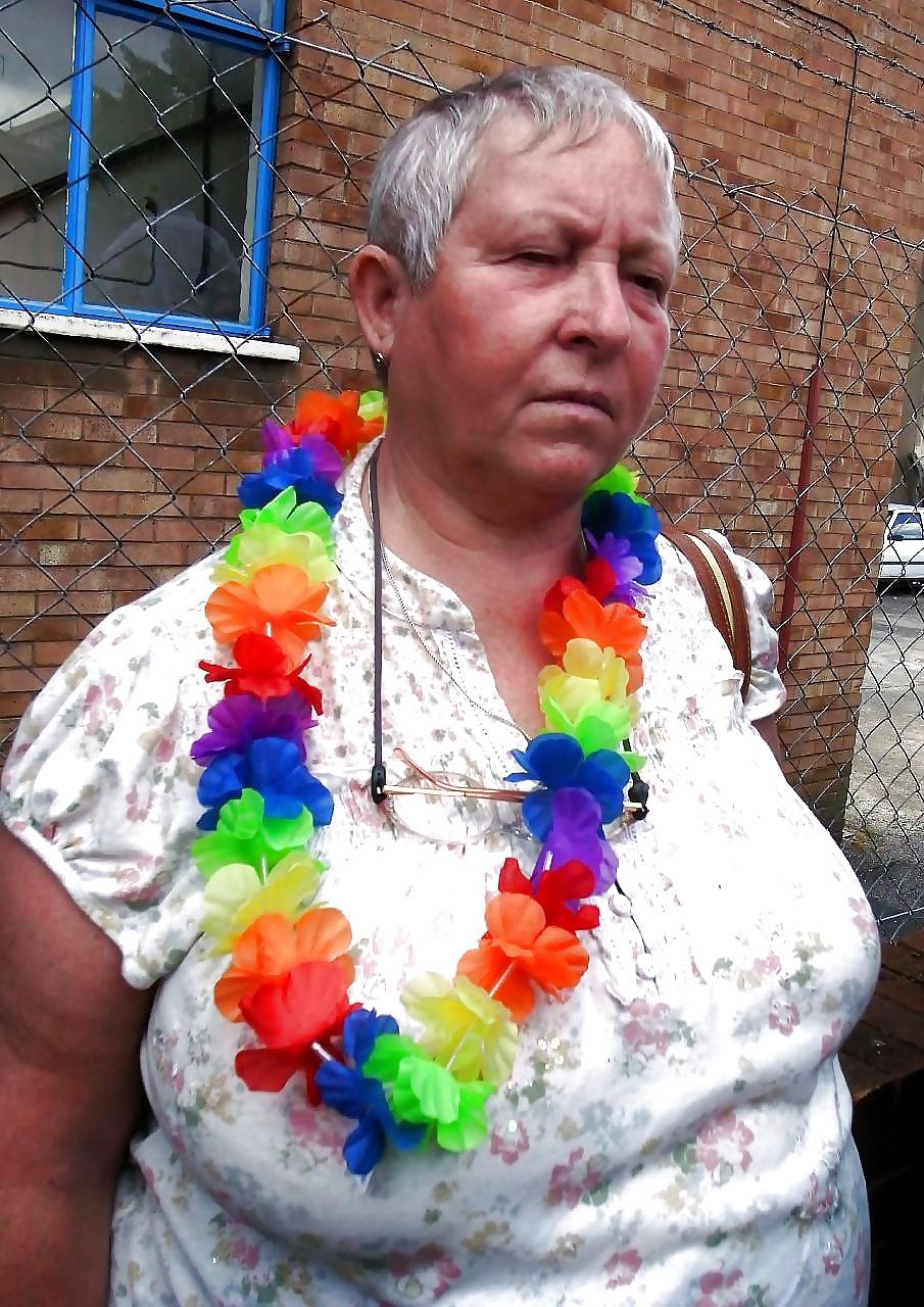 25P Sexy mature grannies! Amateur mixed!