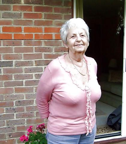 25P Sexy mature grannies! Amateur mixed!