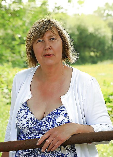25P Sexy mature grannies! Amateur mixed!
