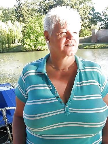 25P Sexy mature grannies! Amateur mixed!