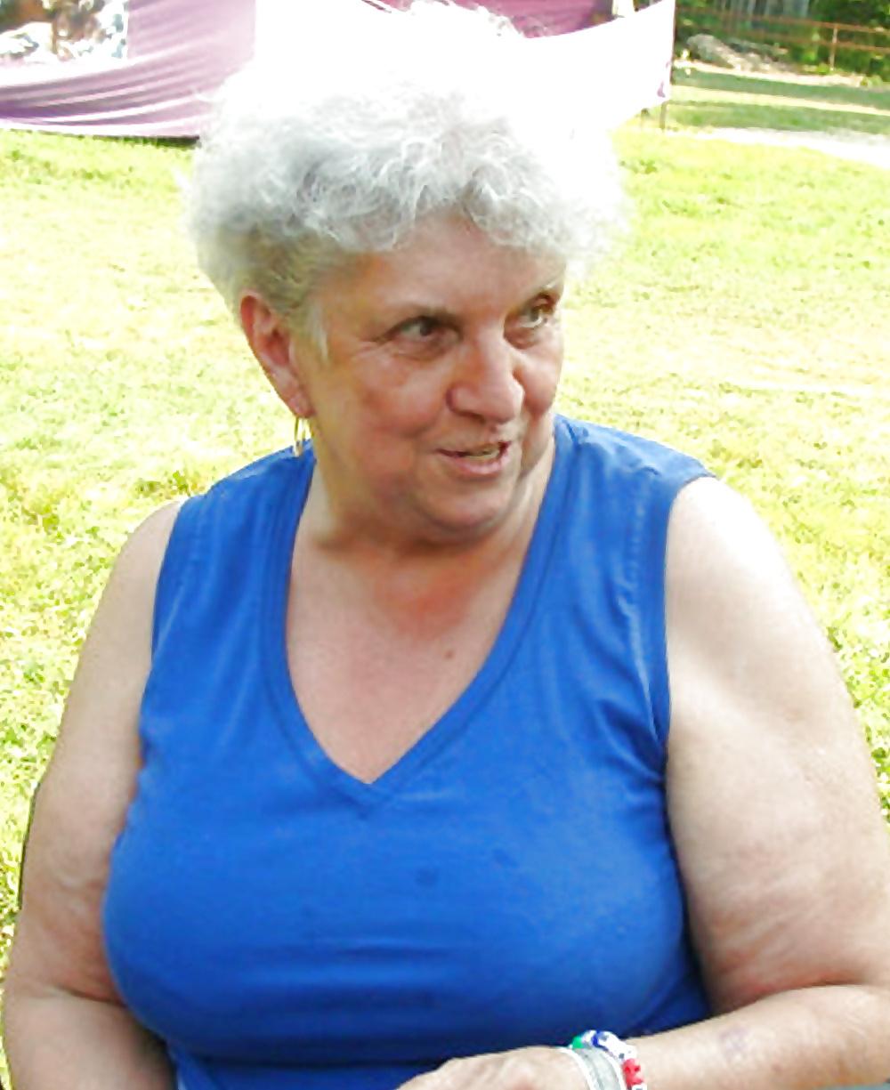 25P Sexy mature grannies! Amateur mixed!