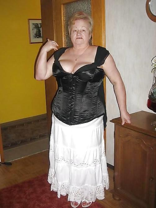 25P Sexy mature grannies! Amateur mixed!