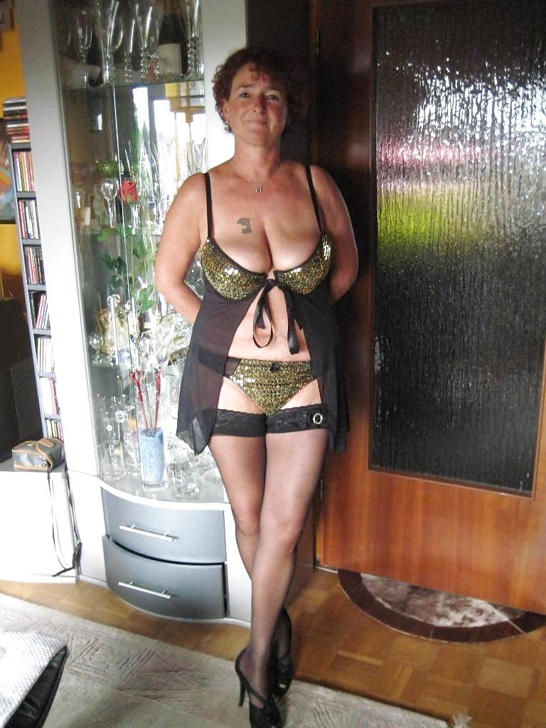25P AMATEUR MATURES & MILFS