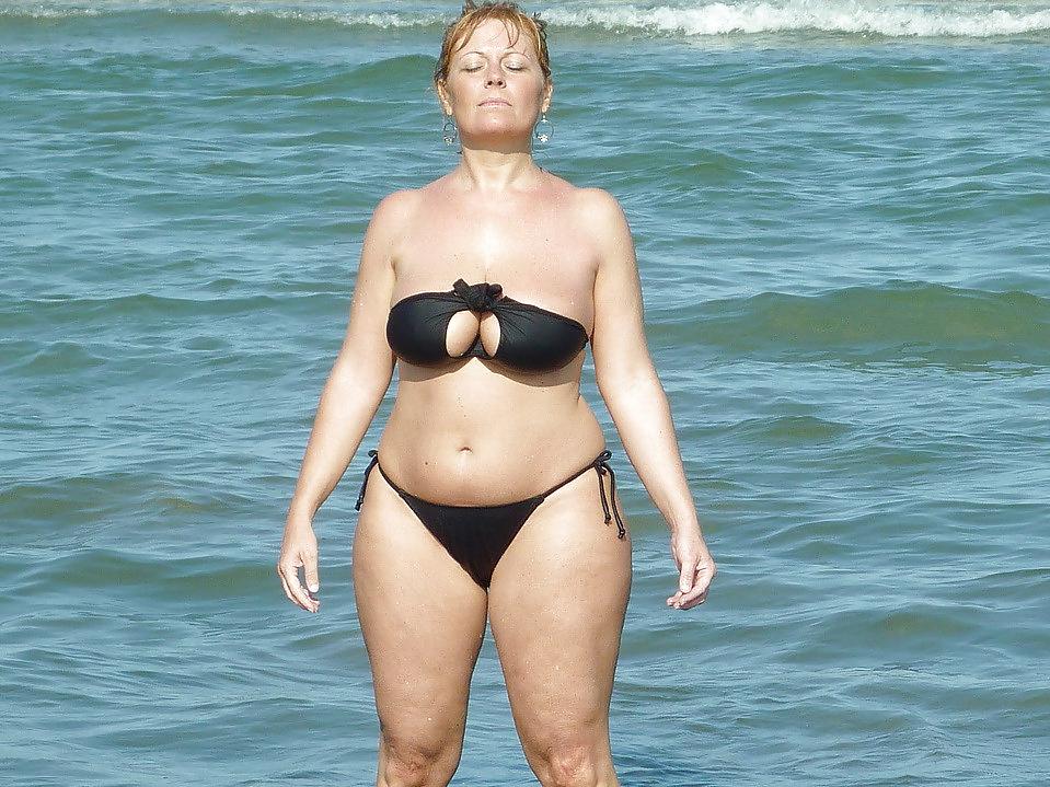 25P Grannies with Big Tits on the beach! Amateur Mixed!