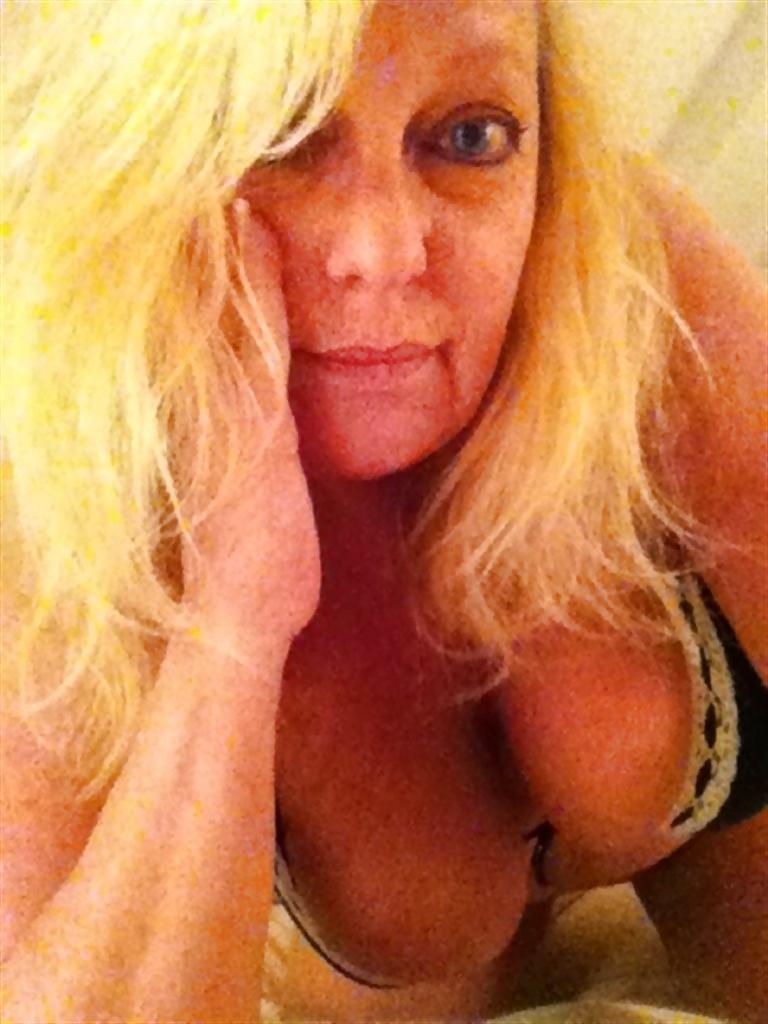 25P Alluring Granny! (53 y.o. Lisa)