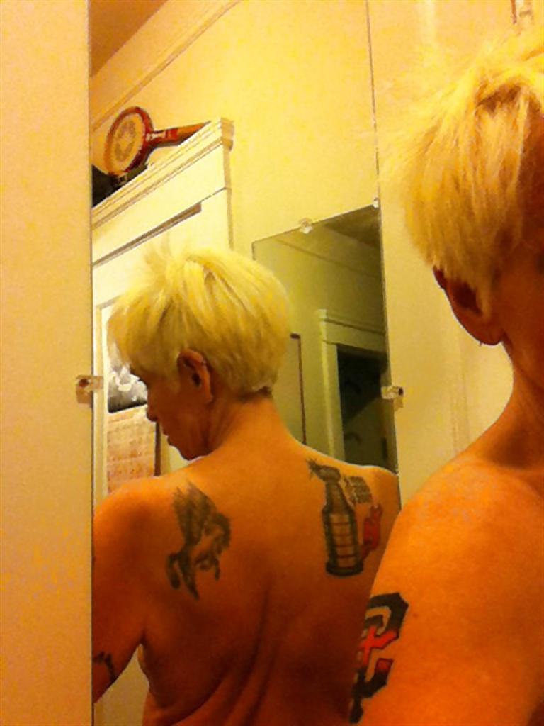 9P Alluring Granny! (57 y.o. Suzanne)
