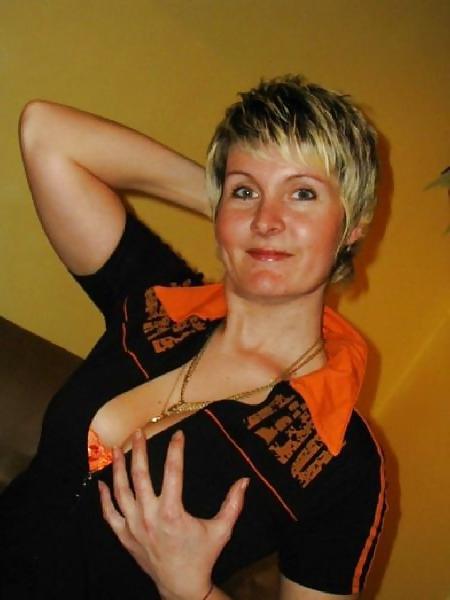 25P Amateur Short - Haired MILF SeT (Simon1988)