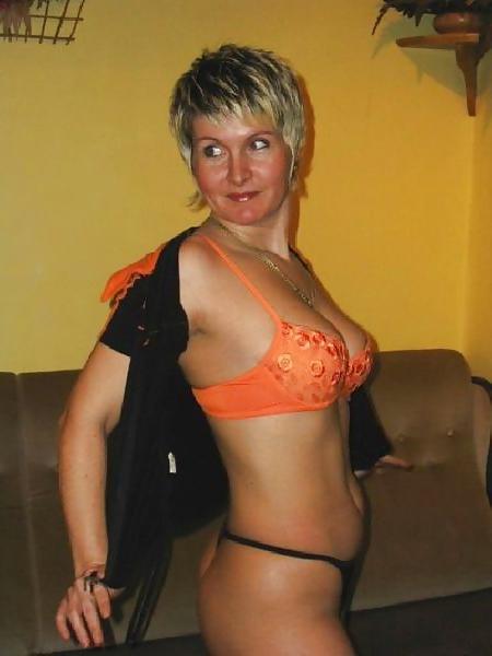 25P Amateur Short - Haired MILF SeT (Simon1988)