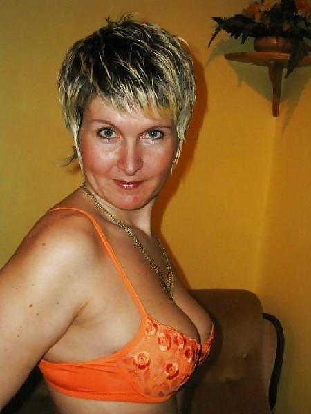 25P Amateur Short - Haired MILF SeT (Simon1988)